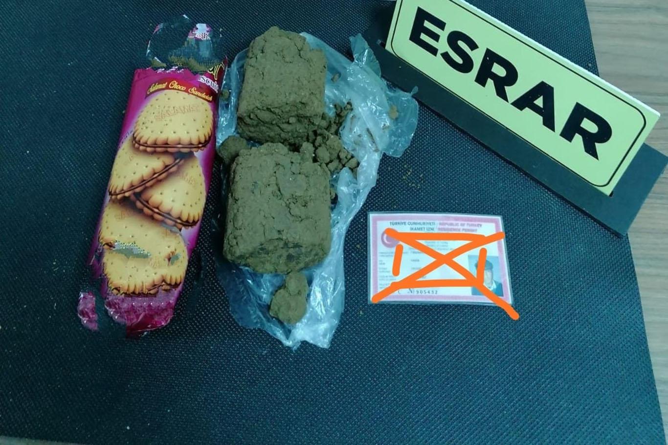 Uyuşturucuyu bisküvi içerisine gizleyen şahıslar yakayı ele verdi